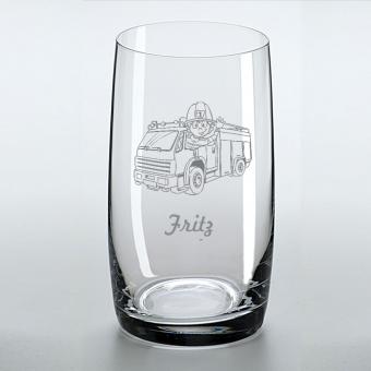 Trinkglas mit Feuerwehrauto als Motiv und mit Namen 