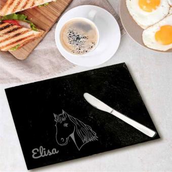 Frühstücksbrett aus Schiefer mit Pferd und Namensgravur 